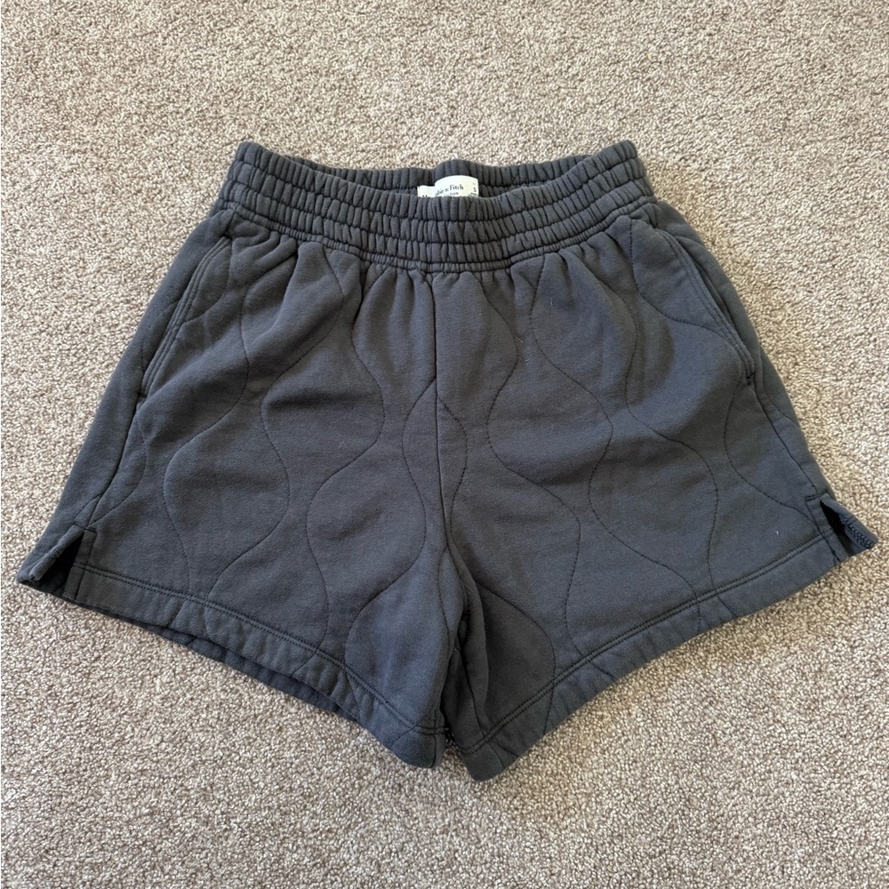 Abercrombie Gray Quilted Sunday Shorts